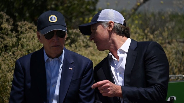 US President Joe Biden (l) listens to California Governor Gavin Newsom at the Lucy Evans Baylands Nature Interpretive Center and Preserve in Palo Alto, California on June 19, 2023. (Photo by ANDREW CABALLERO-REYNOLDS / AFP)