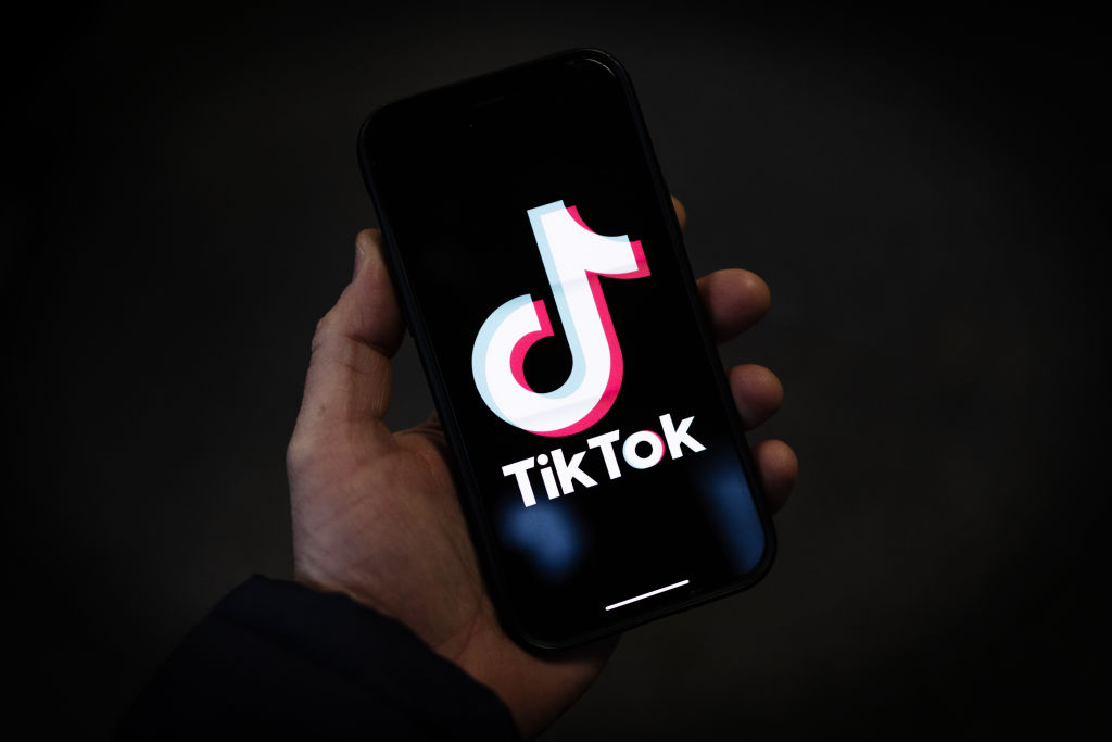 Migrant smugglers use TikTok and YouTube for advertising, says report.