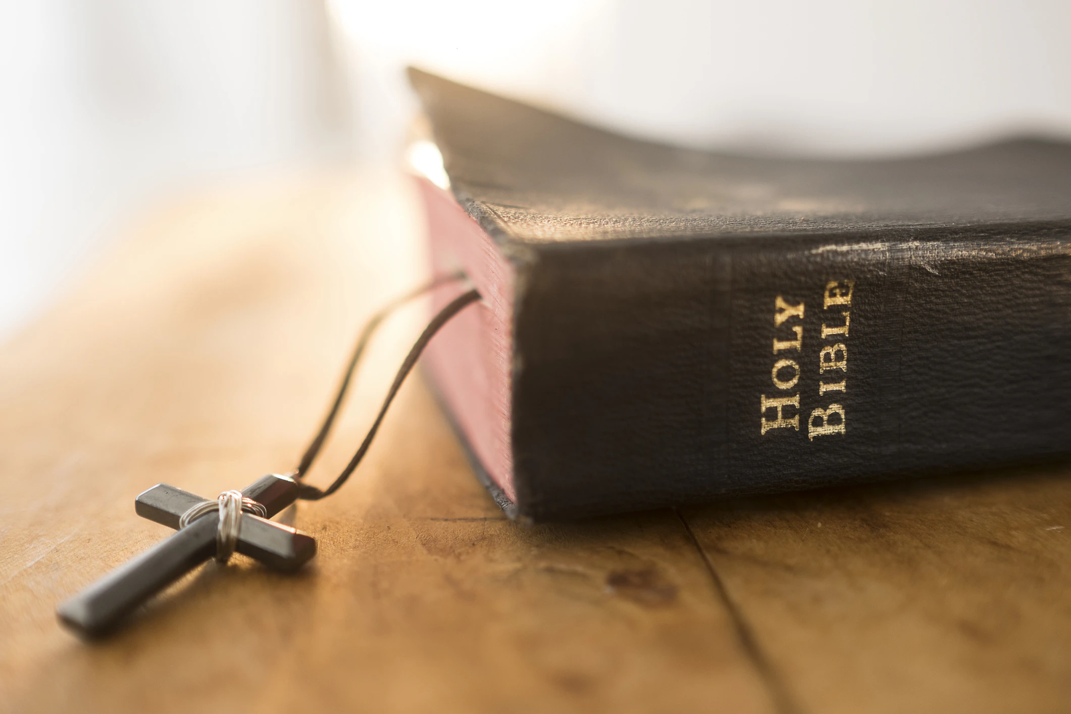 USA, New Jersey, View of Bible and cross