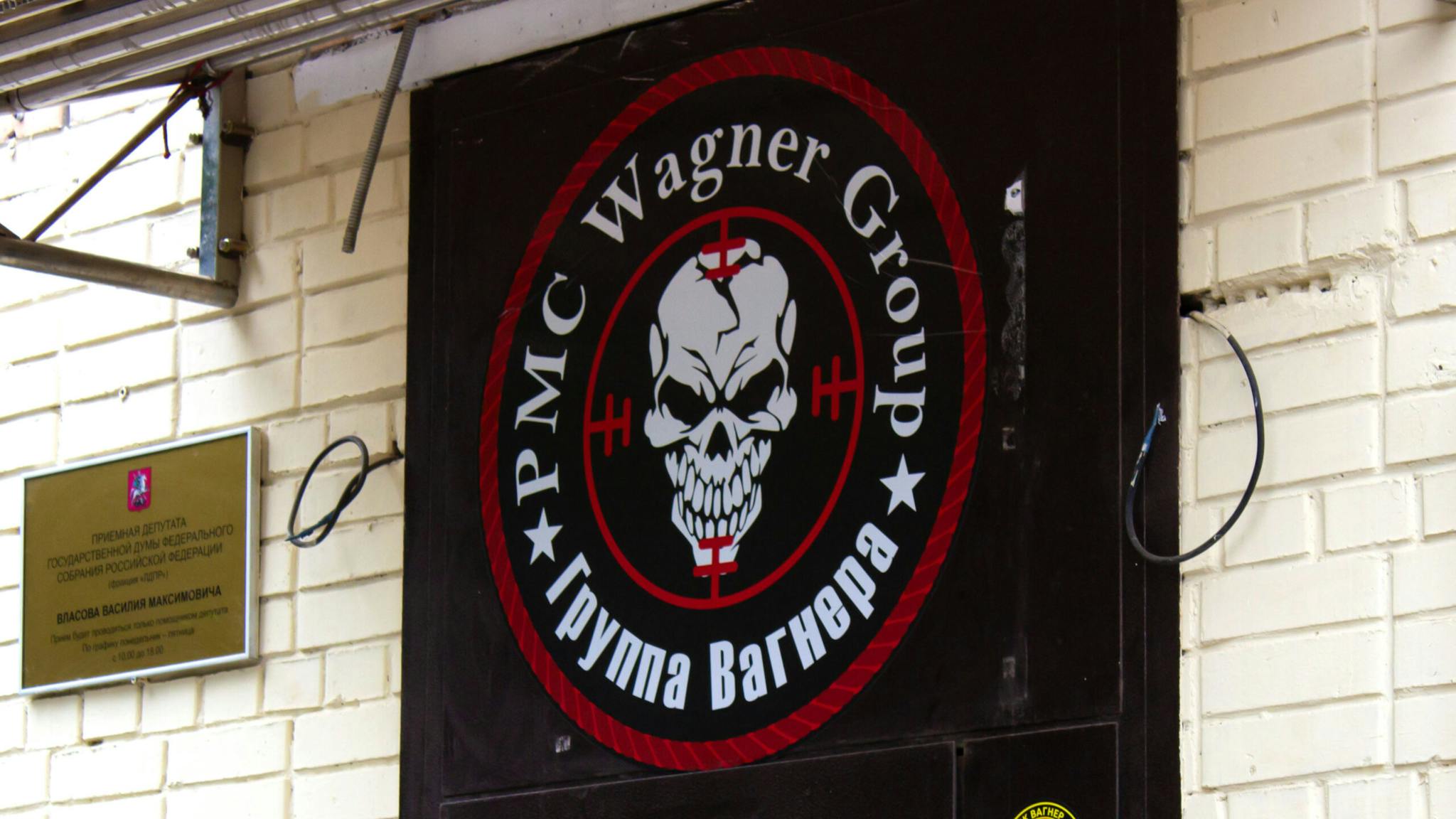 One of the offices of the Wagner Group in Moscow. Media MOSCOW, RUSSIA - 2023/06/24: One of the offices of the Wagner Group in Moscow. Media reports state that some of the group's offices in St. Petersburg and Moscow were raided. On June 23, Prigozhin, the group's chief, accused Russian government troops and Defense Minister Sergei Shoigu of purposefully shelling his mercenaries on the frontline with Ukraine. Then, Prigozhin announced he was going to Moscow with his mercenaries to hold the culprits accountable. Russia's President Putin mobilized the Russian troops to put down what he called an "armed rebellion." As of 10pm Moscow time, Wagner Group's chief Yevgeniy Prigozhin said his troops marching toward Moscow would turn around. The announcement followed shortly after Belarus' President Lukashenko said in a press release that he negotiated a deal with Prigozhin to de-escalate tensions. On June 23, Prigozhin, the group's chief, accused Russian government troops and Defense Minister Sergei Shoigu of purposefully shelling his mercenaries on the frontline with Ukraine. Then, Prigozhin announced he was going to Moscow with his mercenaries to hold the culprits accountable. Russia's President Putin mobilized the Russian troops to put down what he called an "armed rebellion." As of 10pm Moscow time, Wagner Group's chief Yevgeniy Prigozhin said his troops marching toward Moscow would turn around. The announcement followed shortly after Belarus' President Lukashenko said in a press release that he negotiated a deal with Prigozhin to de-escalate tensions.