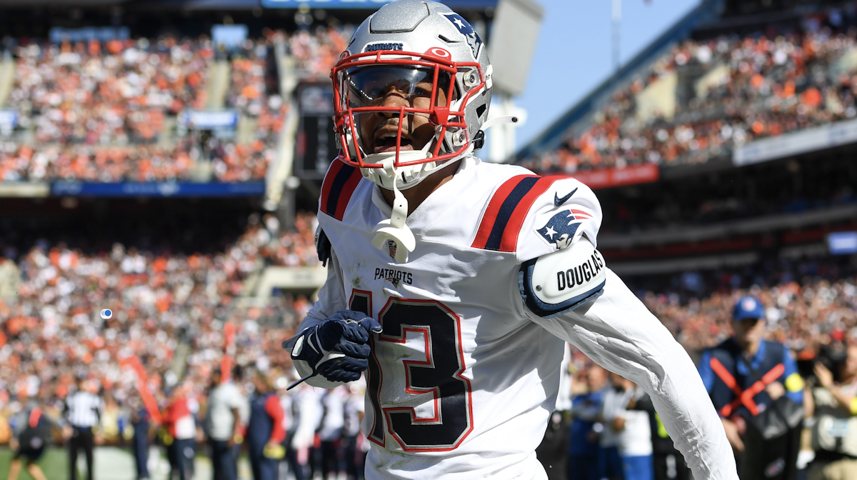 NextImg:New England Patriots Player Arrested For Trying To Take 2 Guns Onto Plane: Report 