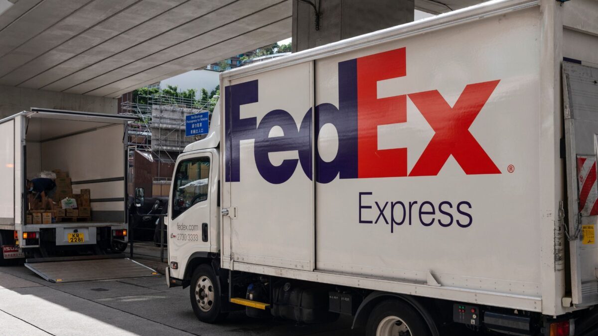 Border Patrol catches smugglers using counterfeit FedEx vans