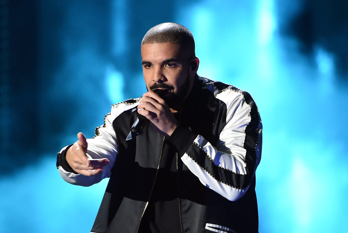 Drake Opens 'Blur Tour' In Chicago, Pays Tribute To Virgil Abloh