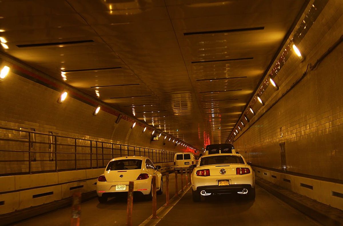 NYC Cops Help Mom Deliver Baby Boy Near Lincoln Tunnel 