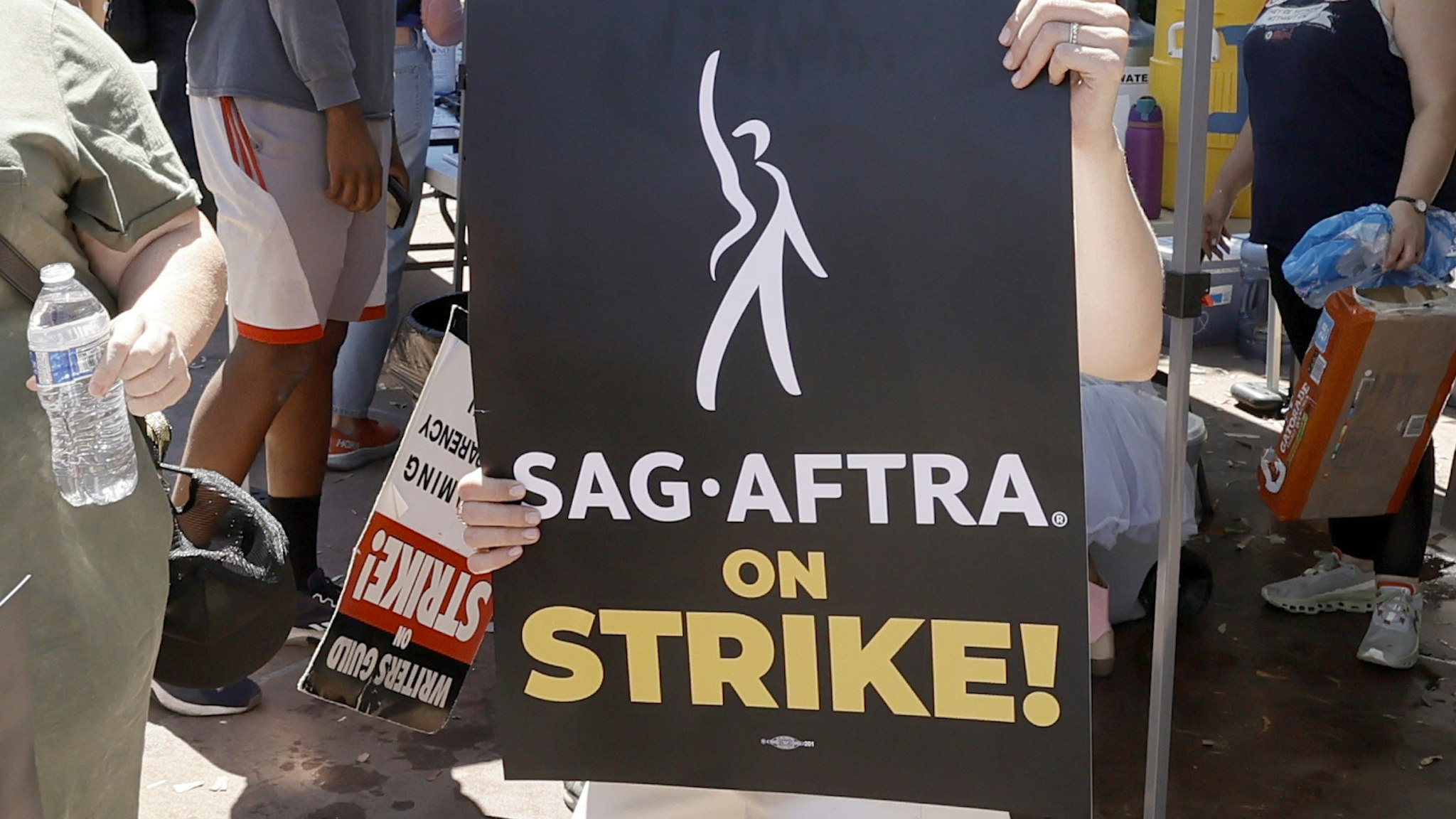 Actress Mandy Moore during SAG-AFTRA strike