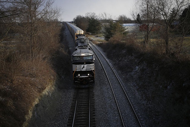 WADDY, KY - JANUARY 5: A westbound Norfolk Southern Corp. freight train makes its way along the tracks January 6, 2014 in Waddy, Kentucky. Intermodal rail traffic in the United States increased 10.6% in the last week of 2013 compared to the same week in 2012 according to a report from the Association of American Railroads. Volumes rose due in part to demand from retailers restocking store shelves and distribution centers following the holiday retail crush. (Photo by Luke Sharrett/Getty Images)