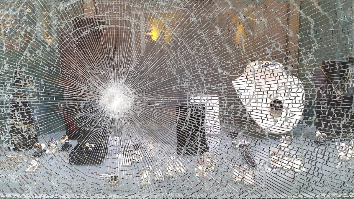 NextImg:Video Shows Gang Of Thieves Ramming Car Into California Jewelry Store, Stealing $300K In Merchandise
