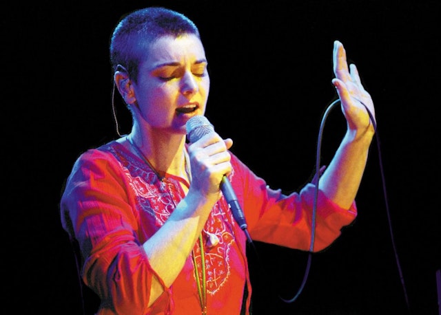 NETHERLANDS - JANUARY 30: Photo of Sinead O'CONNOR; 30-01-2003/SINEAD O' CONNOR/VREDENBURG/UTRECHT (Photo by Peter Pakvis/Redferns)
