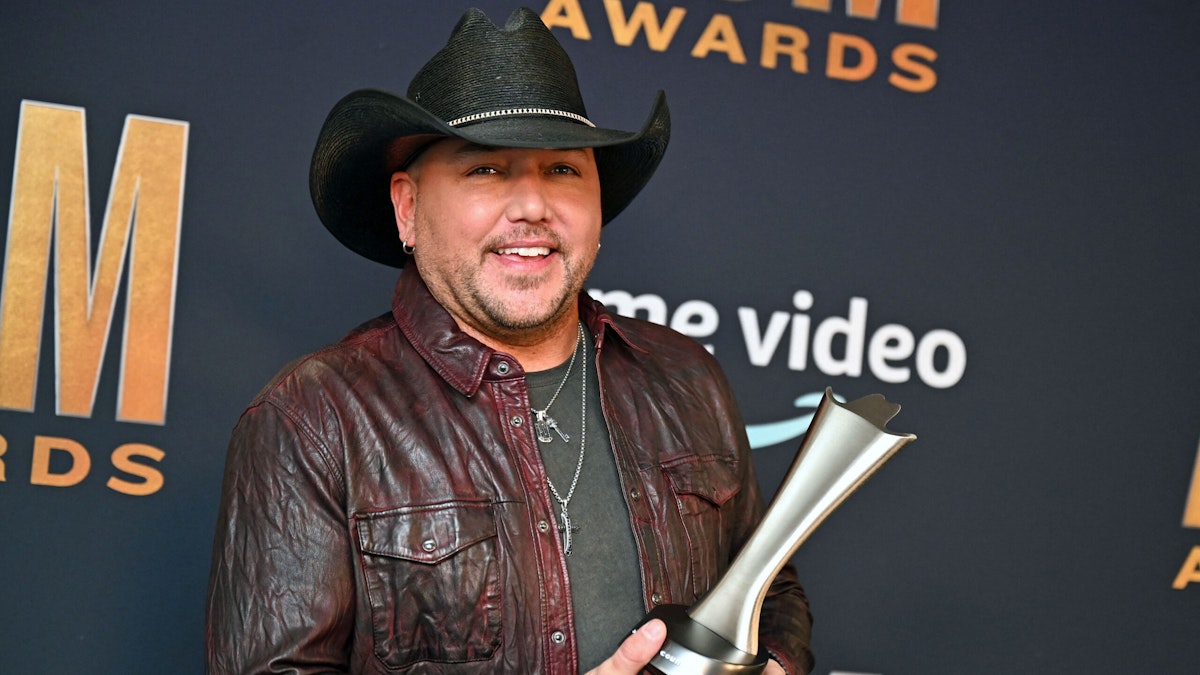 WATCH: Jason Aldean Runs Off Stage After Suffering ‘Heat Stroke’