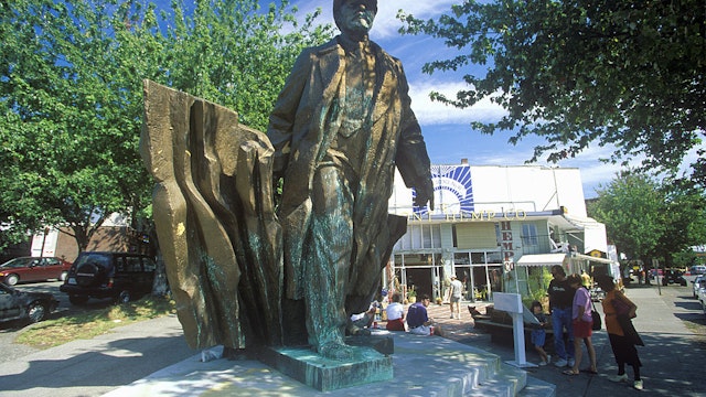 Bronze statue of Vladimir Lenin by Emil Venkov, Slavic artist, Seattle, WA