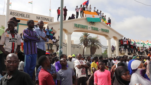 03 August 2023, Niger, Niamey: People demonstrate in Niger's capital Niamey to show their support for the coup plotters. During the demonstration, slogans against France were shouted and Russian flags were carried. Photo: 1