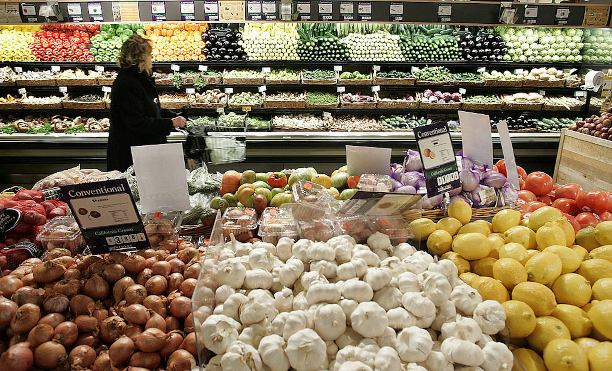 NEW YORK - JANUARY 13: A woman shops in the produce section at Whole Foods January 13, 2005 in New York City. New eating guidelines issued by the U.S. government stress the need to eat more vegetables, fruits and whole grains and to excercise between 30-90 minutes a day to promote good health.