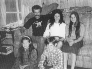 Weaver family photo. Wikicommons.