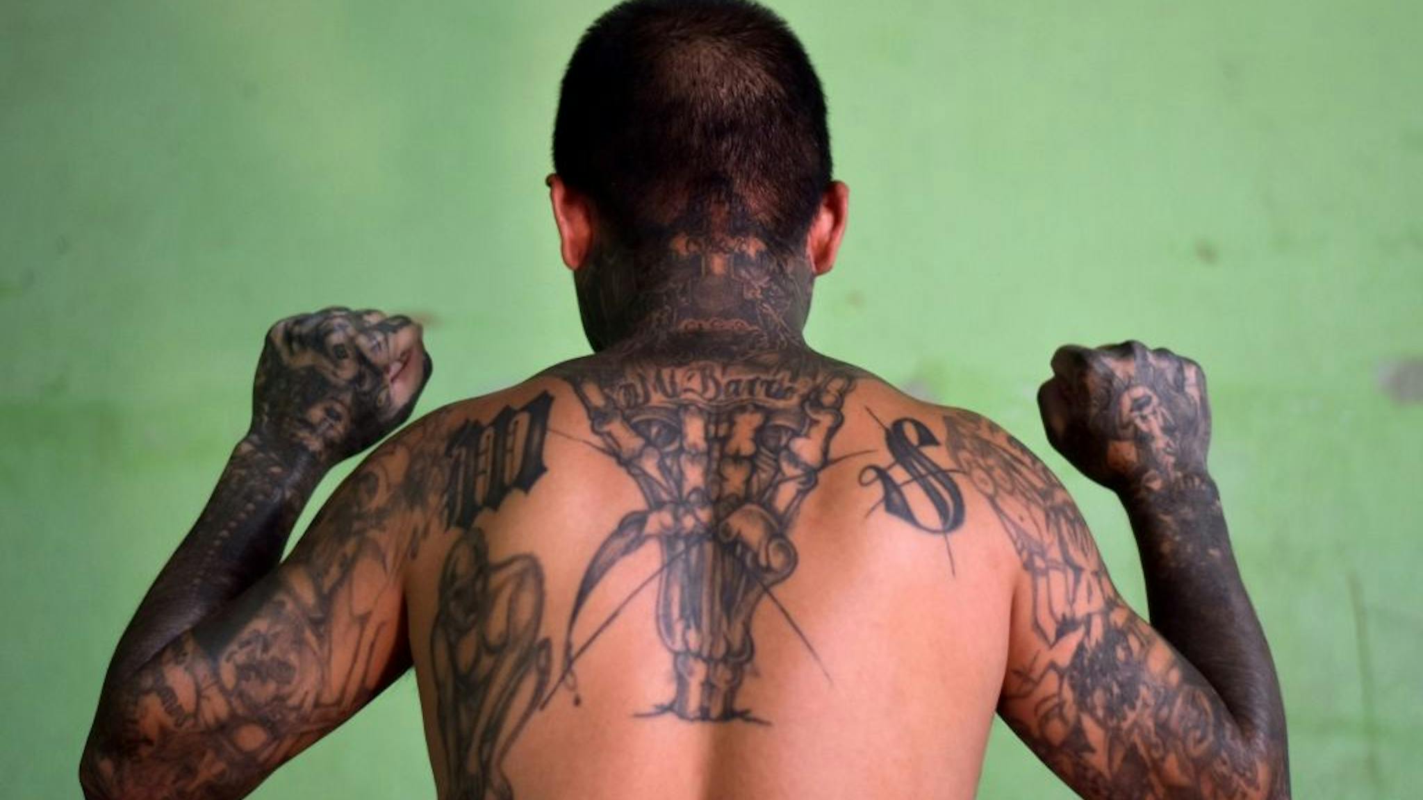 EL SALVADOR-GANGS-TATTOOS An ex member of the MS-13 gang is pictured at Santa Ana prison, 60 km northwest of San Salvador, on May 21, 2019. - Former members of Salvadoran gangs -mostly of the Mara Salvatrucha (MS-13) and Barrio 18- claim to be willing to endure a painful process with laser technology, that can take years, to erase tattoos they now say were a "youth mistake". (Photo by Oscar Rivera / AFP) (Photo credit should read OSCAR RIVERA/AFP via Getty Images)