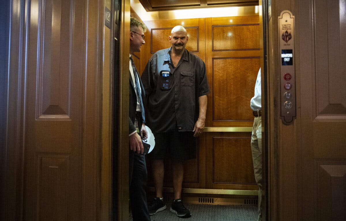 NextImg:Top Dem Senator Breaks With Schumer On ‘Fetterman Rule’ Dress Code