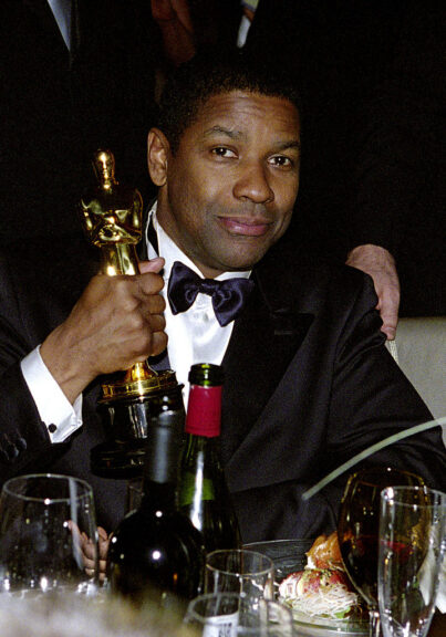 402720 240: Winner Of The Best Actor Academy Award For His Performance In "Training Day," Denzel Washington Poses For A Photograph At The Govenor's Ball After The 74Th Annual Academy Awards March 24, 2002 At The Kodak Theater In Hollywood, Ca. (Photo By Getty Images)