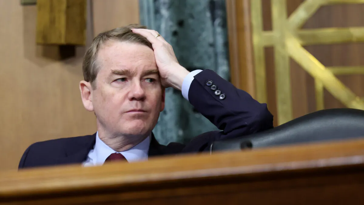 Senate Democrat Open To Forcing Government Shutdown Over Ukraine Aid