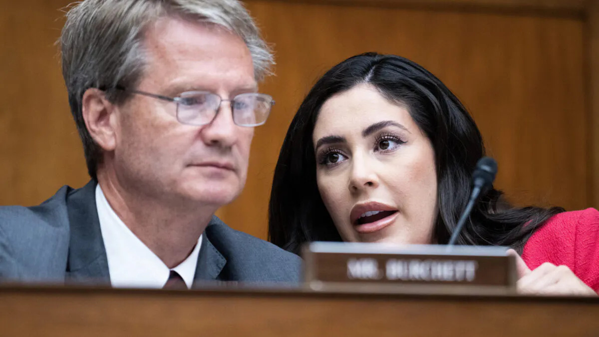 Lawmakers Expect To Get Classified Briefings On UFOs