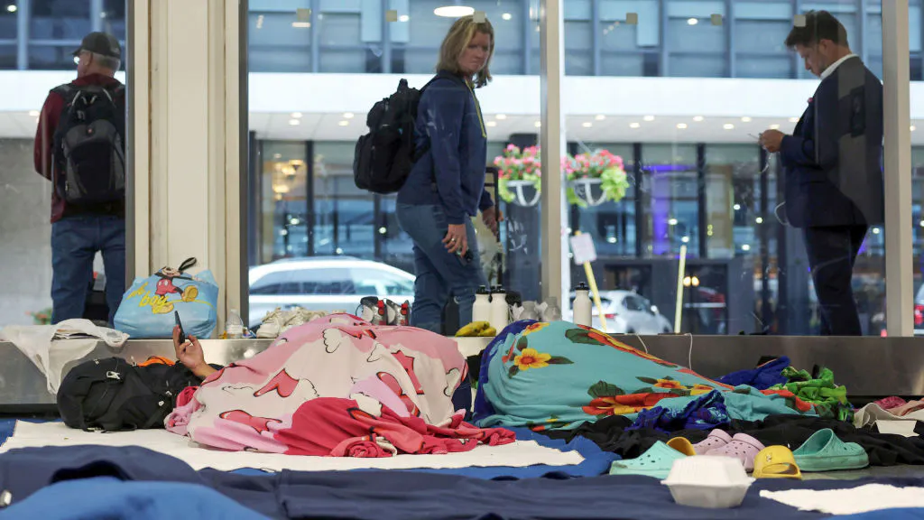 Chicago Airport Now Sheltering Hundreds Of Illegal Migrants As City Waits On Tents