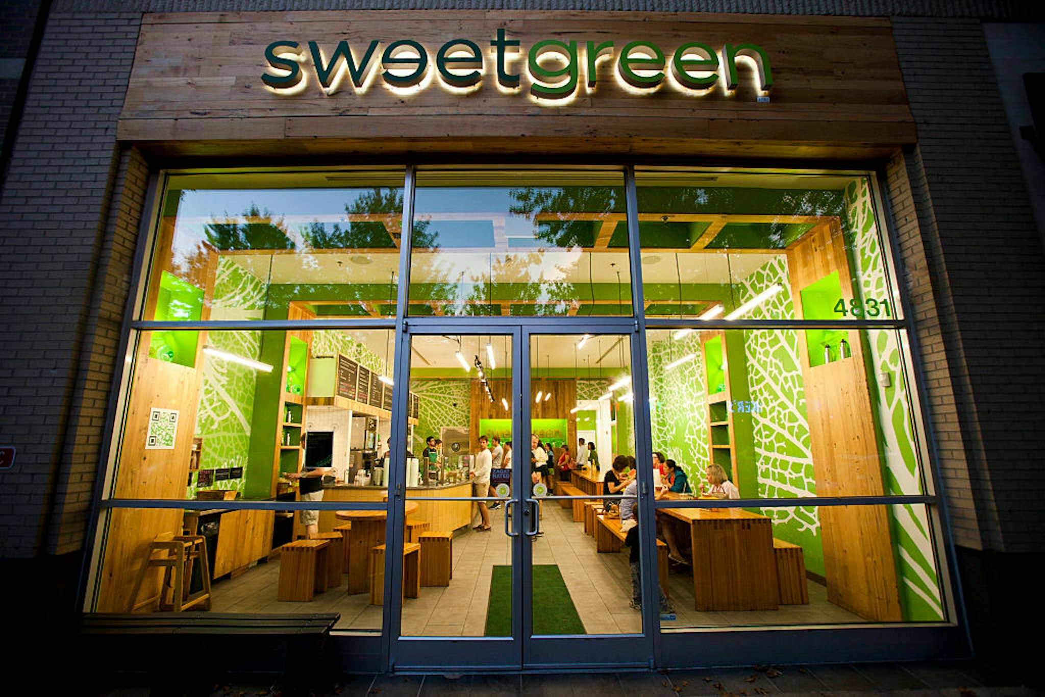 BETHESDA, VA. OCT.28.. Sweetgreen restaurant in Bethesda, MD on Oct. 28, 2010 ( Photograph by Jeffrey MacMillan )