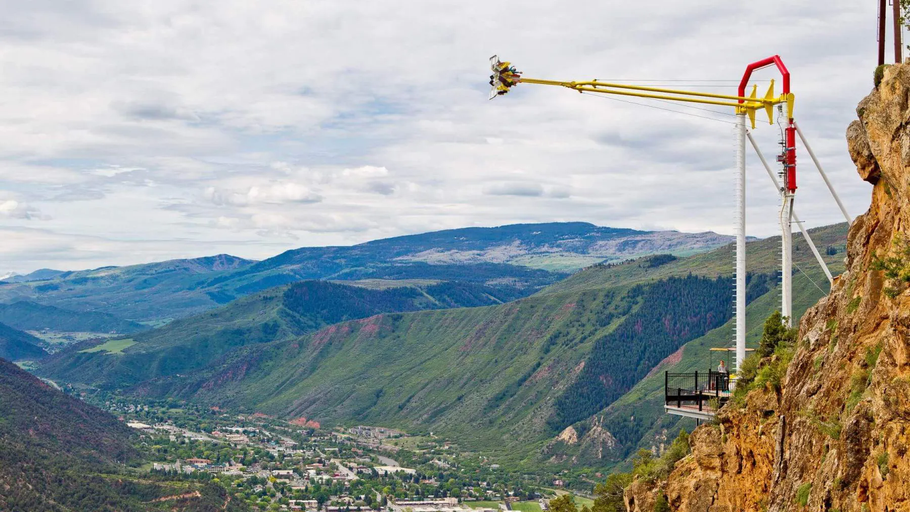 Man With Multiple Guns, Explosives Found Dead At Colorado Amusement Park