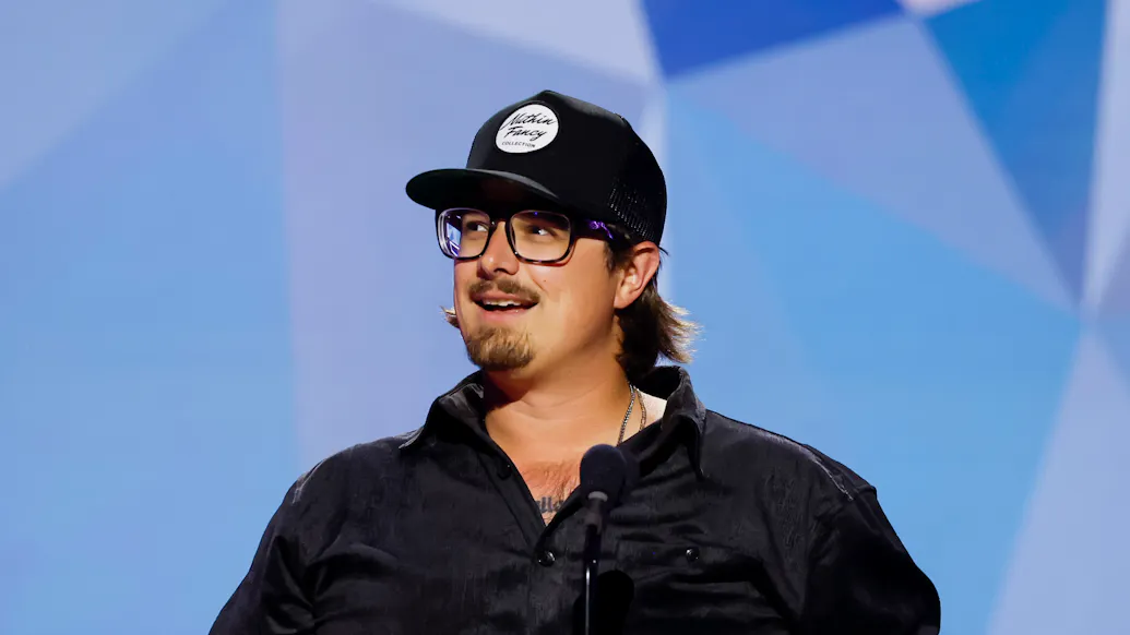 Country Singer Hardy Hospitalized After ‘Many Panic Attacks’ Following Tour Bus Crash