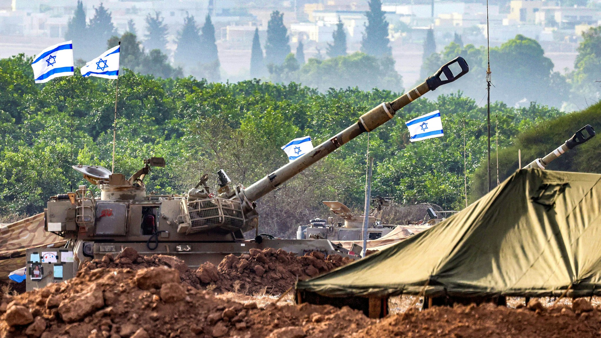 An Israeli army M109 155mm self-propelled howitzer is deployed at a position along the border with the Gaza Strip near Sderot in southern Israel on October 27, 2023 amid ongoing battles between Israel and the Palestinian Hamas movement.