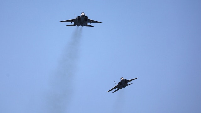 26 April 2023, Israel, Tel Aviv: Israeli fighter jets perform an air show during the 75th Independence Day.
