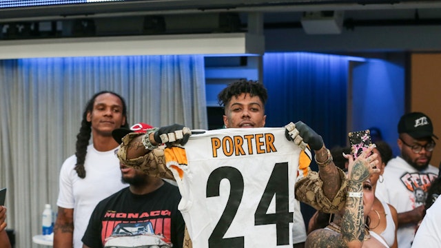 Pittsburgh Steelers cornerback Joey Porter Jr. (24) gives his jersey to rapper Blueface during the NFL game between the Pittsburgh Steelers and the Los Angeles Rams on October 22, 2023, at SoFi Stadium in Inglewood, CA.
