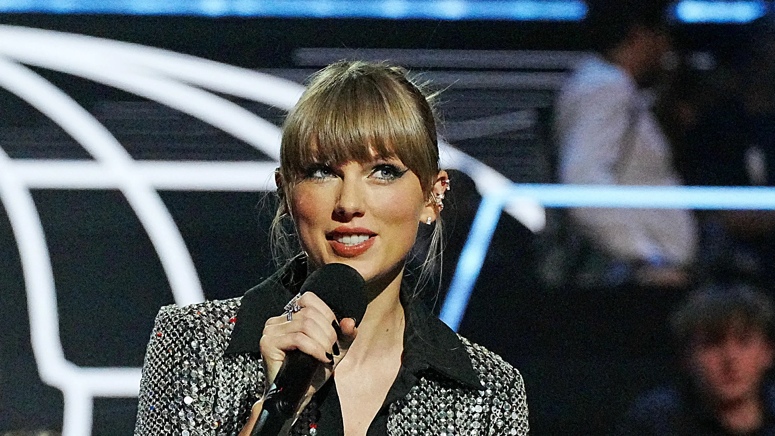 Taylor Swift Says Being Labeled ‘Boy-Crazy Psychopath’ Made Her Stop ‘Hanging Out With Guys’
