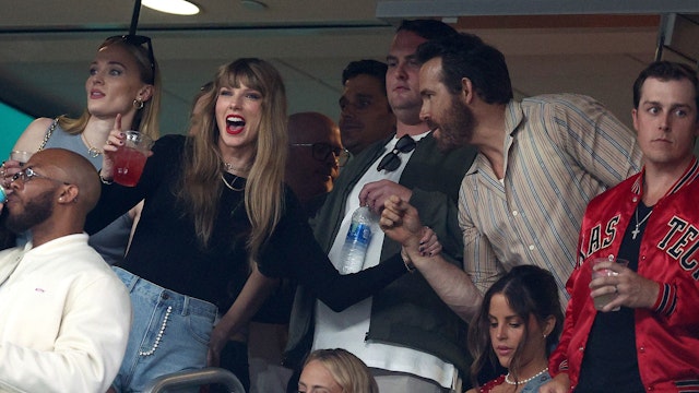 Singer Taylor Swift and Actor Ryan Reynolds talk prior to the game between the Kansas City Chiefs and the New York Jets at MetLife Stadium on October 01, 2023 in East Rutherford, New Jersey.