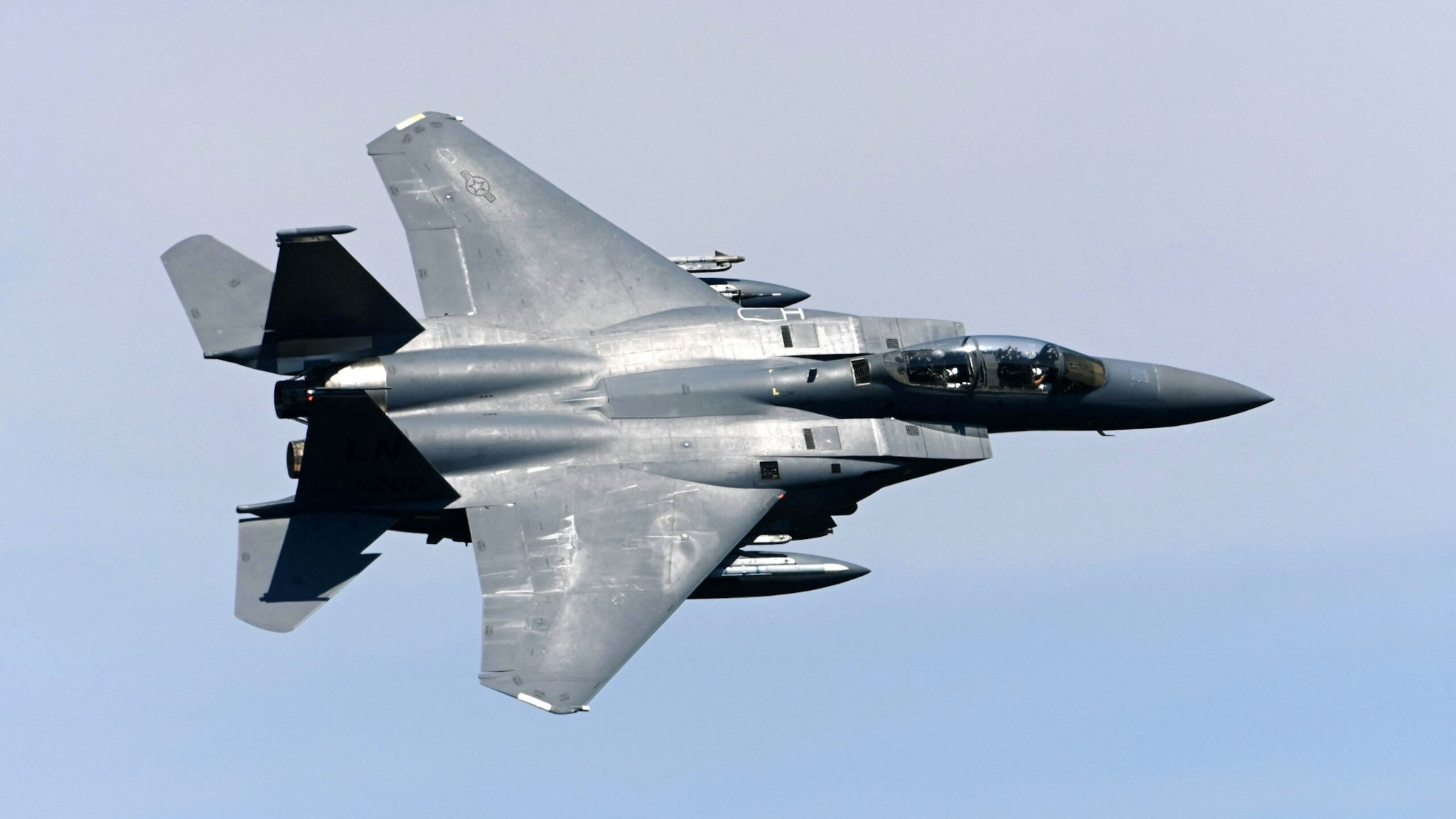An F15 jet of the US Air Force flies during the 'Dynamic Front 22', the US Army led NATO and Partner integrated annual artillery exercise in Europe, in Grafenwoehr, near Eschenbach, southern Germany, on July 20, 2022. - The 'Dynamic Front 22' exercise, led by 56th Artillery Command, is the premier US led NATO and Partner integrated artillery exercise in Europe and includes more than 3000 participants from 19 nations. Allied artillery and supporting units practice integrating joint fires and test interoperability in a multi-national enviroment until 24 July, 2022.
