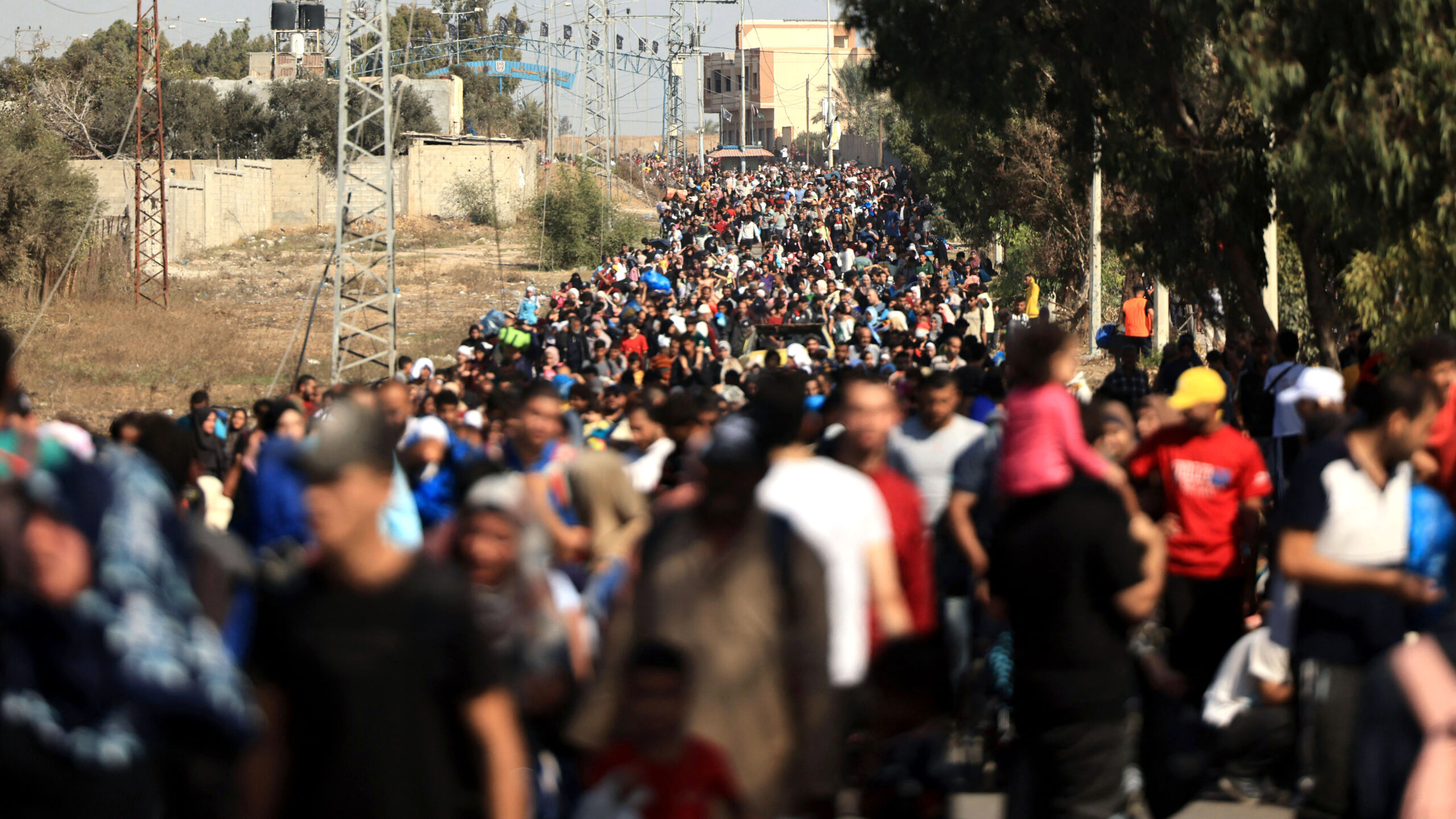 WATCH: Tens Of Thousands Of Palestinians Escape Northern Gaza After ...