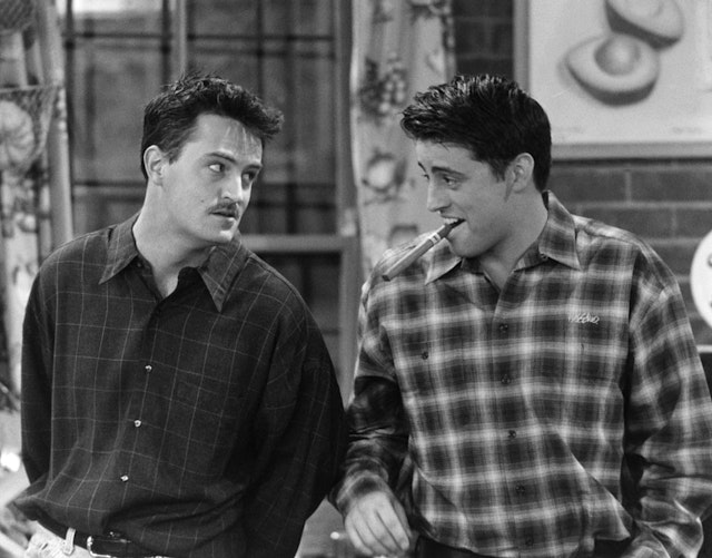 FRIENDS -- "The One Where Old Yeller Dies" Episode 20 -- Air Date 04/04/1996 -- Pictured: (l-r) Matthew Perry as Chandler Bing, Matt LeBlanc as Joey Tribbiani (Photo by NBCU Photo Bank/NBCUniversal via Getty Images via Getty Images)