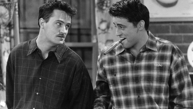 FRIENDS -- "The One Where Old Yeller Dies" Episode 20 -- Air Date 04/04/1996 -- Pictured: (l-r) Matthew Perry as Chandler Bing, Matt LeBlanc as Joey Tribbiani (Photo by NBCU Photo Bank/NBCUniversal via Getty Images via Getty Images)