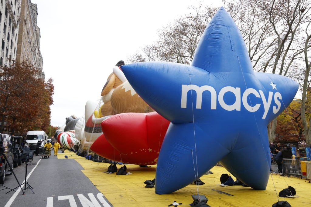 Pro-Palestinian Demonstrators Block Macy’s Thanksgiving Parade, Force ...