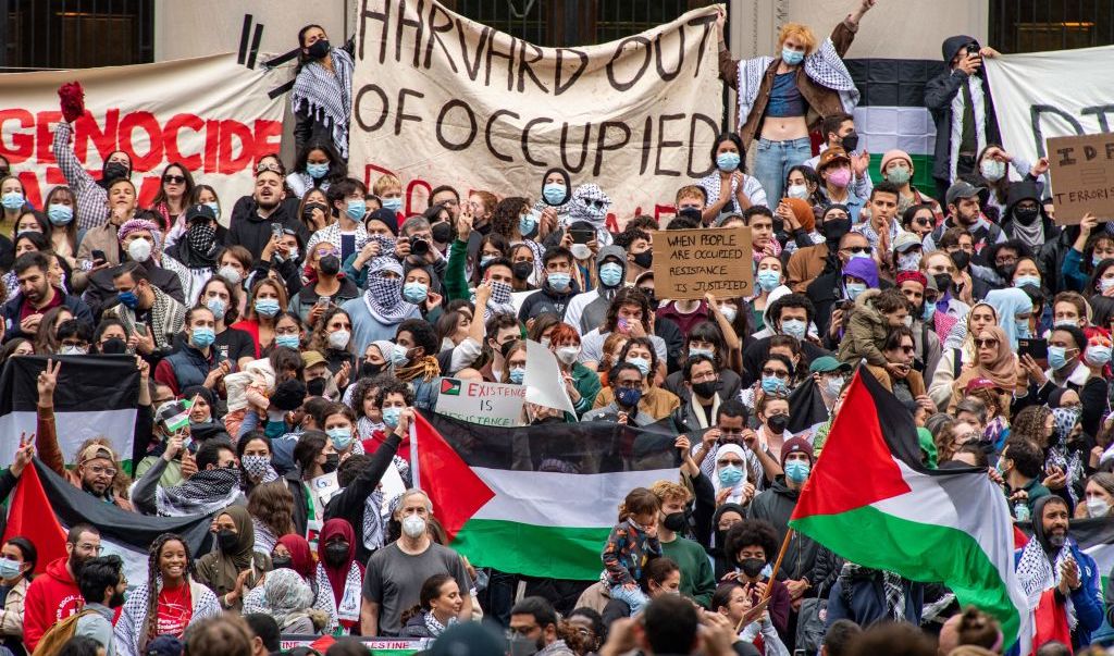 WATCH Harvard Student Swarmed By Pro Palestinian Protesters After   Harvard Protest 