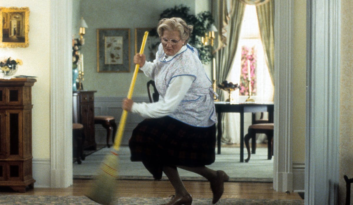 ‘Mrs. Doubtfire’ Director Said Robin Williams Did So Much Improv They Have 2 Million Feet Of Film, Had 4 Cameras Running To ‘Keep Up’ 