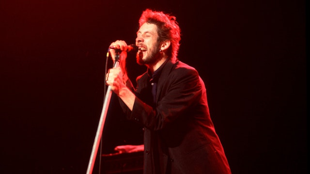 English-born Irish musician Shane MacGowan, of the group the Pogues, performs onstage at the Vic Theater, Chicago, Illinois, July 12, 1986.
