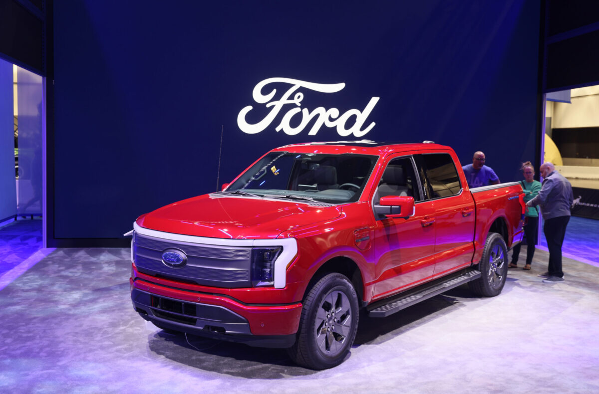 Ford substantially cuts cost of F-150 Lightning electric pickup