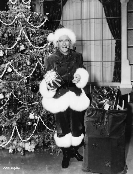(Original Caption) It's none other than old St. Crosby gettin' hep that Christmas's just around the corner for this scene in Paramount's new Irving Berlin musical, "White Christmas" in revolutionary Vistavision. (Photo by George Rinhart/Corbis via Getty Images)