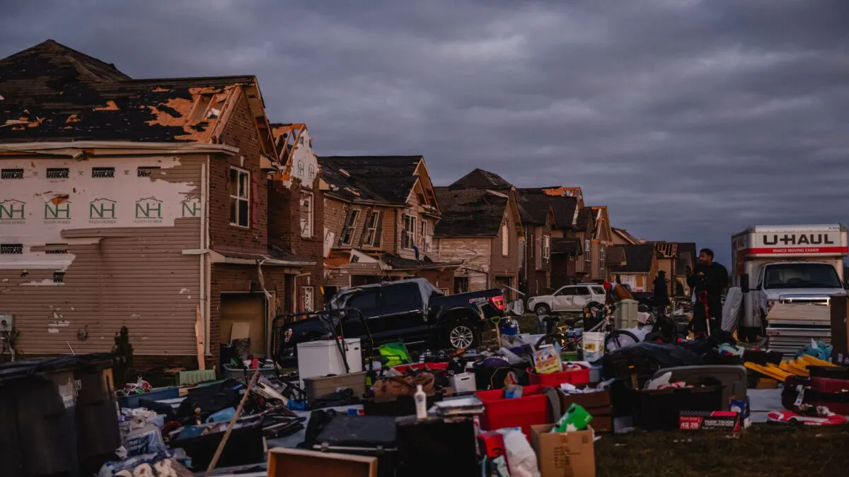 ‘No Fear Here’: Tennessee Barber Says Tornado Response Gives Him Faith In America