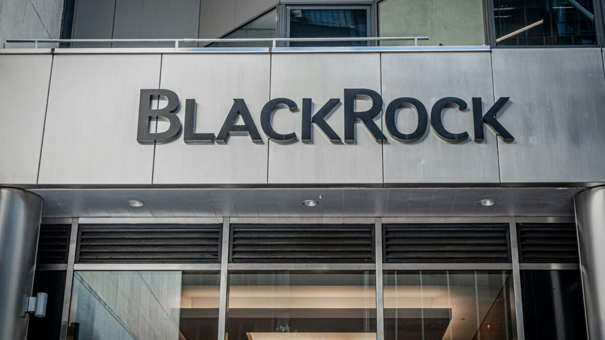 Logo at the main entrance to the BlackRock Headquarters building in Manhattan.