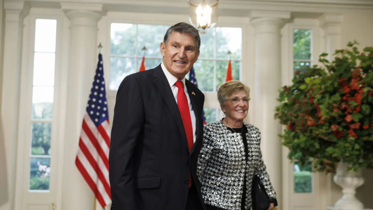Joe Manchin Says Wife Gayle Hospitalized After Car Accident