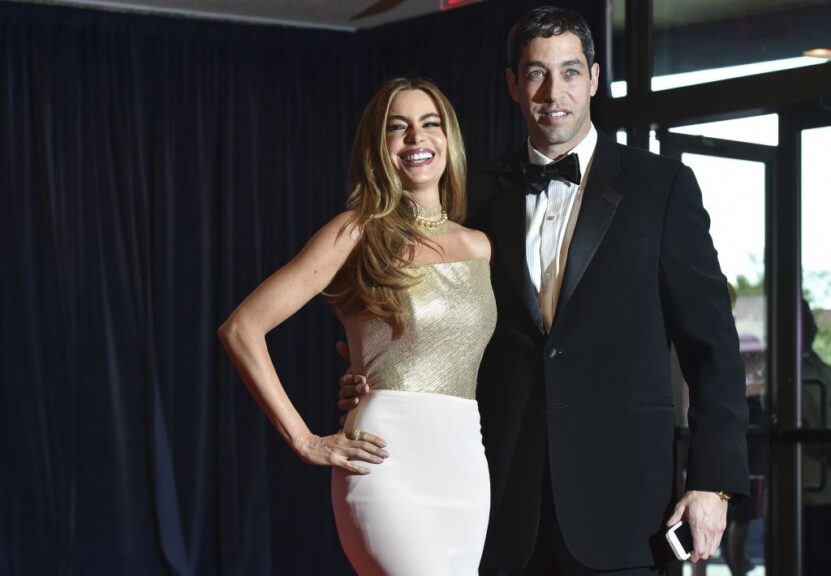 Sofia Vergara and Nick Loeb arrive at the White House Correspondents' Association (WHCA) annual dinner in Washington on May 3, 2014. AFP PHOTO/Nicholas KAMM (Photo credit should read NICHOLAS KAMM/AFP via Getty Images)