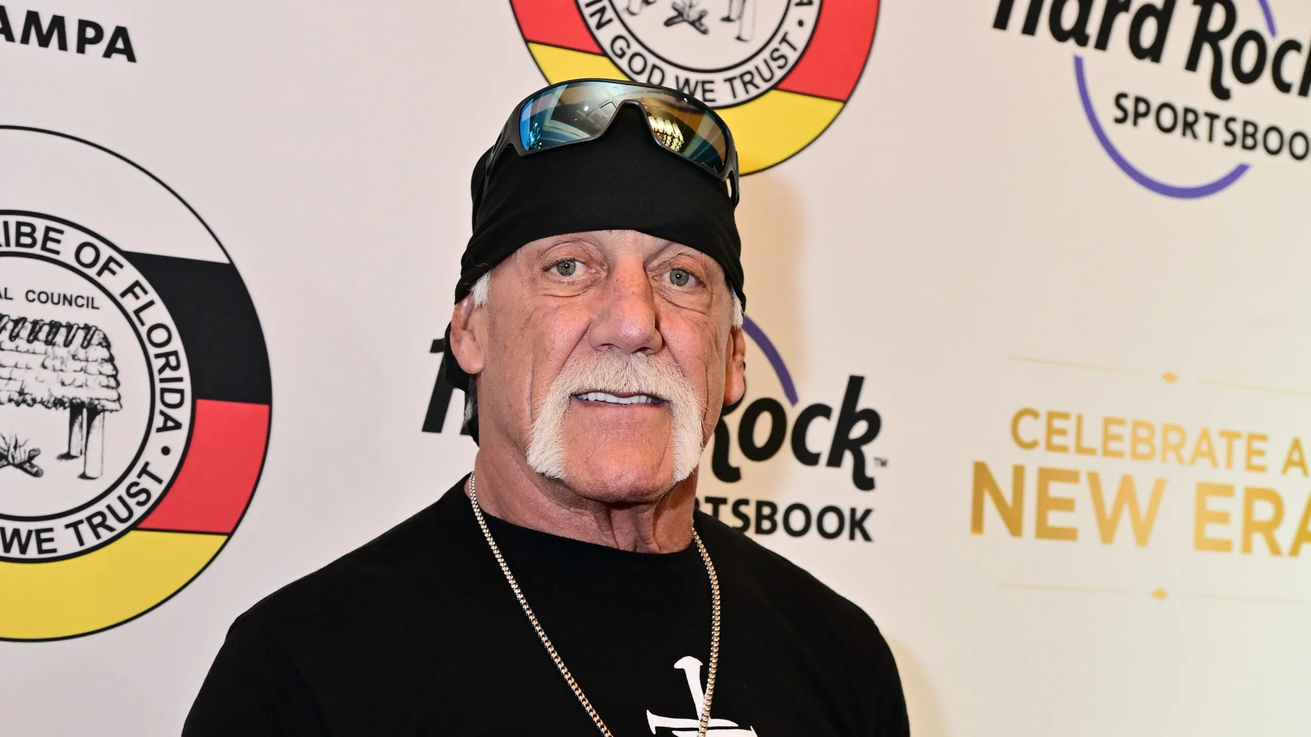 WWE Legend Hulk Hogan Rocks The RNC As He Celebrates Trump