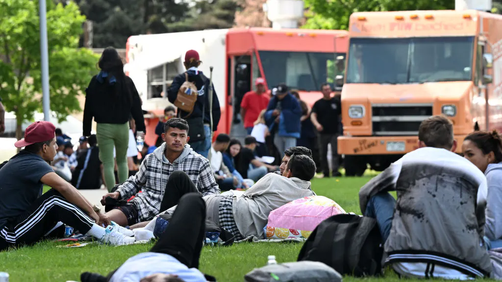 Colorado City Reaffirms It’s A ‘Non-Sanctuary City,’ Demands Migrant Buses Stop