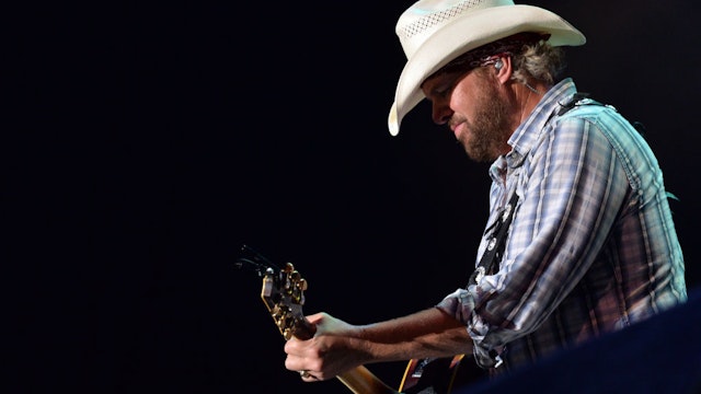 NORMAN, OK - JULY 06: Musician Toby Keith performs during the Oklahoma Twister Relief Concert to benefit United Way of Central Oklahoma May Tornadoes Relief Fund at Gaylord Family Oklahoma Memorial Stadium on July 6, 2013 in Norman, Oklahoma. To donate go to www.unitedwayokc.org or text REBUILD to 52000. (Photo by Rick Diamond/Getty Images for Shock Ink)