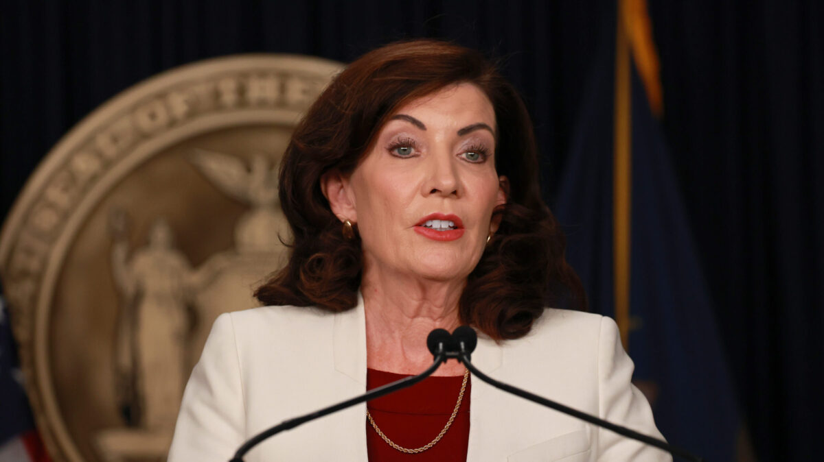 Kathy Hochul acknowledges illegal immigrants attacking NYPD officers, suggests considering deportation