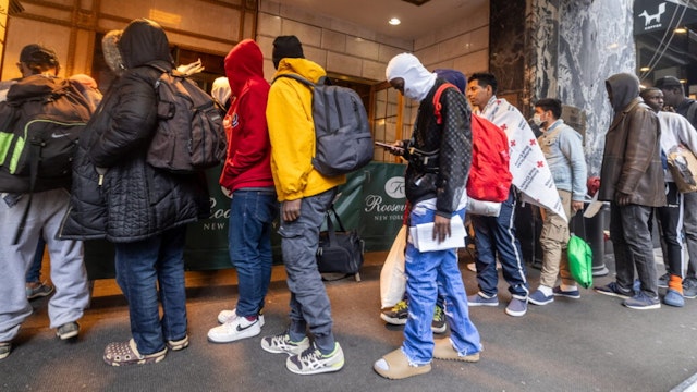 New York, N.Y.: Migrants and asylum seekers arrive at Roosevelt Hotel in Manhattan, New York on Jan. 4, 2024.